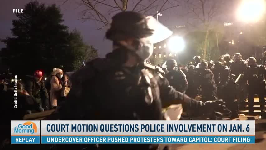 Undercover Dc Police Officer Pushed Protesters Toward Capitol Climbed Over Barricade Court 