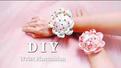 DIY Wrist Pincushion Tutorial / Gifts to Sew for Friends #HandyMumLin