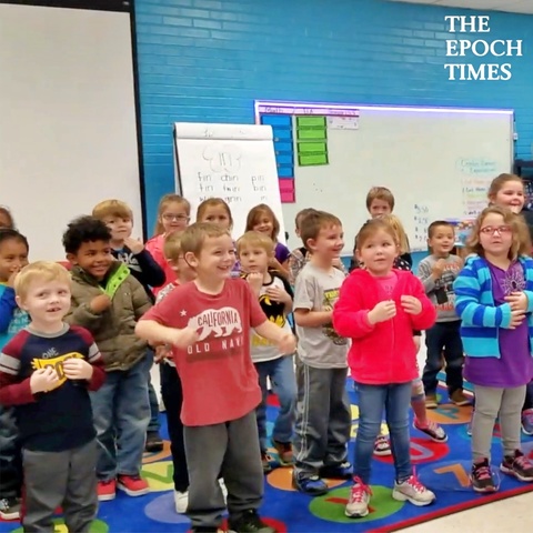 Kindergarteners Use Sign Language To Sing Happy Birthday to Deaf Janitor 