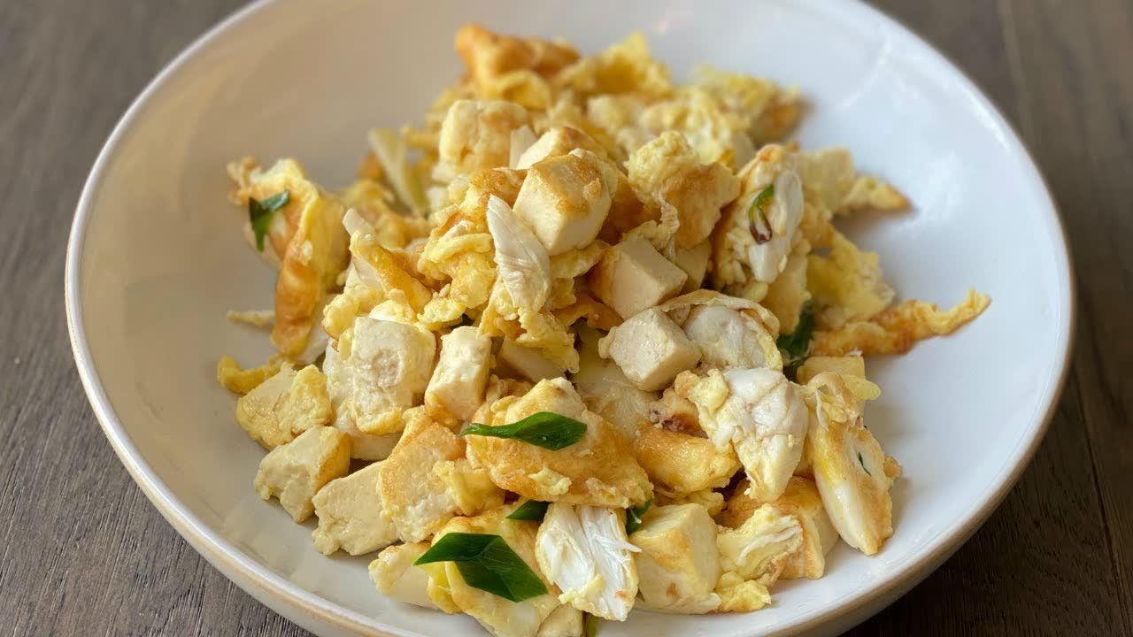 Tofu and Crab Scrambled Egg (豆腐蟹肉炒鸡蛋)