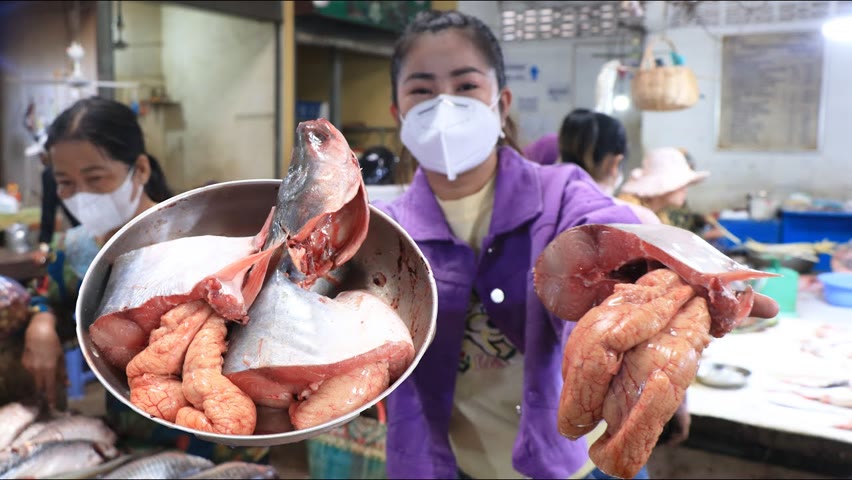 Market show, yummy fresh fish with fish egg cooking / Yummy sweet and sour fish soup cooking