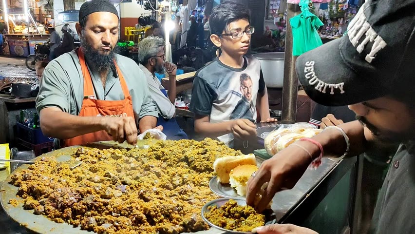 Tawa Fry Kaleji | Famous Mutton Kaleji | Masala Fried Liver at Karachi Food Street