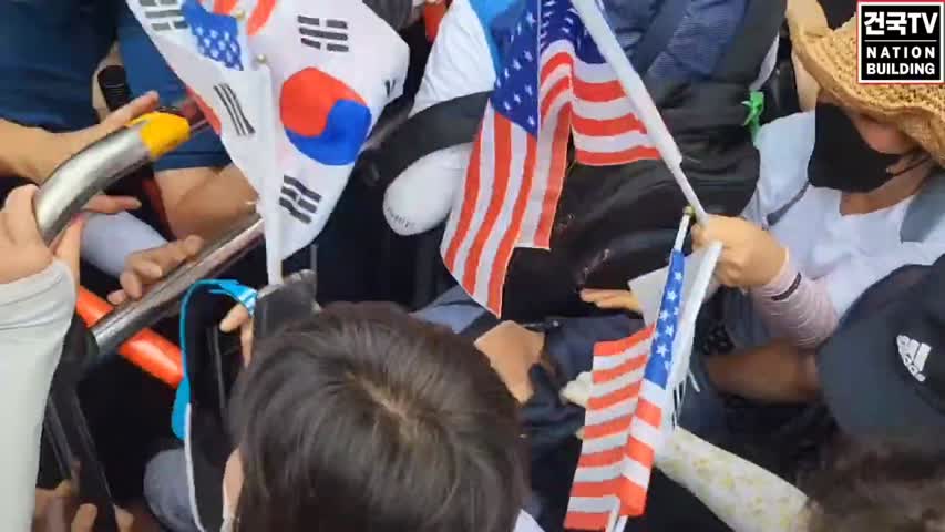 오세훈과 경찰이 애국집회 강제 진압 탄압 증거영상 찍혔다!!