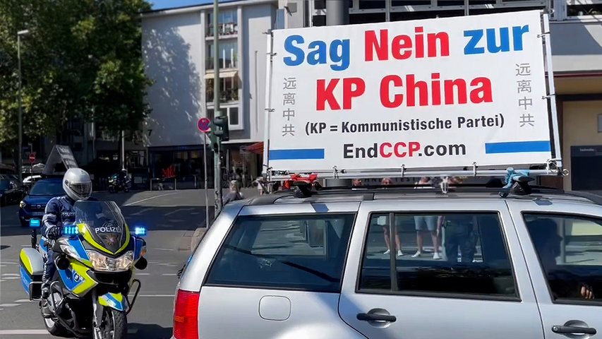„EndCCP“: Autokorso in Frankfurt feiert 400 Millionen Austritte aus der Kommunistischen Partei Chinas