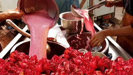 Refreshing Pomegranate Juice | ANAR KA SHARBAT | Pomegranate Smoothie at Pakistan Street Food