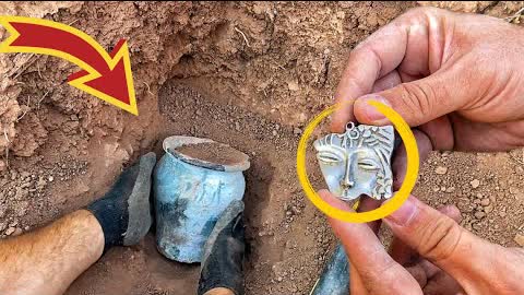 We Find An İnvaluable Treasure / Metal Detecting