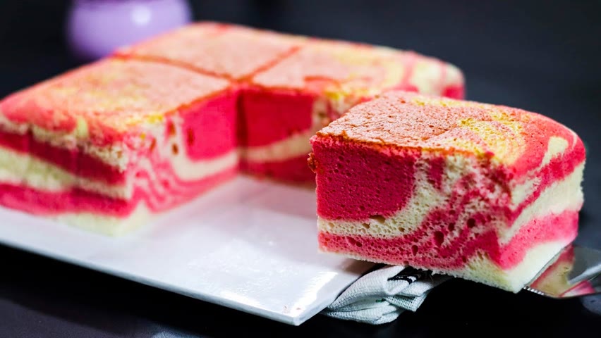 Yogurt Strawberry Cake | Kek Yogurt Strawberry Gebu Gebas | MyDapur Panas