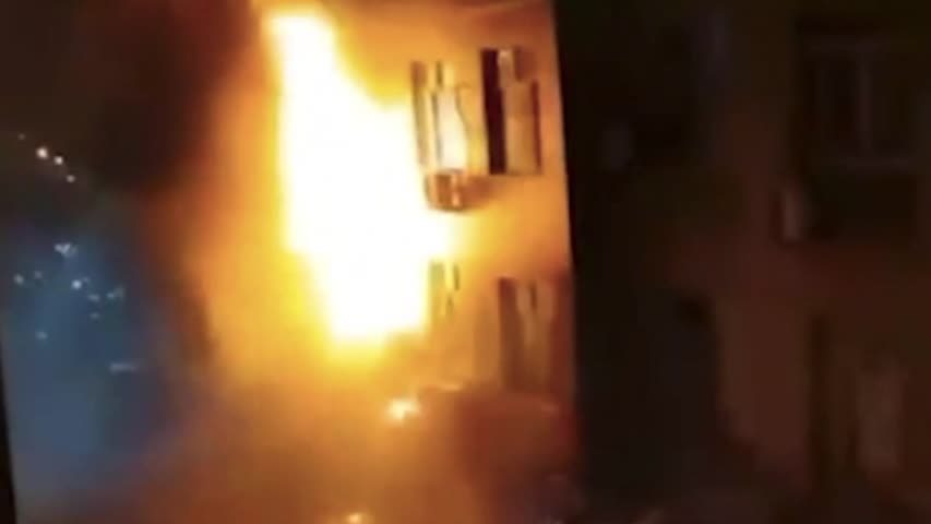 2022年8月11日深夜，浙江省寧波市一鄉村民房起火，導致7人死亡。現場視頻顯示，火苗從窗口躥出數米高。