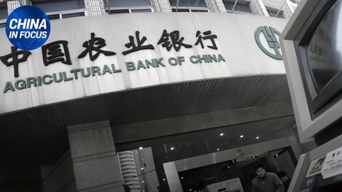 NTD Italia: Cina: le banche blindano i conti correnti e Shanghai è senza soldi. E i cinesi scappano all’estero
