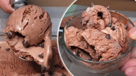 Chocolate Ice Cream very simple and delicious (with subtitles)