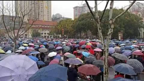 武汉爆发大规模示威！数万人包围市政府。拜登大声问：世界上有哪个领导人愿意跟习近平换位子？直播与互动。美东2月8日早8点30、即中港台2月8日晚9点30