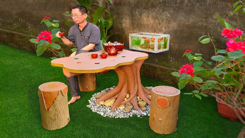 Tips to DIY outdoor table with mini aquarium from cement and glass bottles