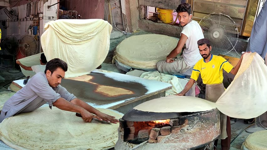 Biggest Manda Roti Making | Fastest Rumali Roti Making Skills - Roll Samosa Patti | Street Vendors