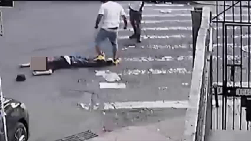 Attackers Take Picture of Victim After Knocking Him out in the Street
