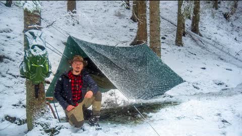 Cum dormi iarna în pădure - o noapte la hamac
