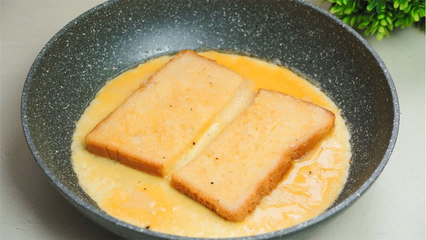 Crispy One Pan Egg Toast | French Toast Omelette Sandwich | Easy Breakfast Egg Recipe