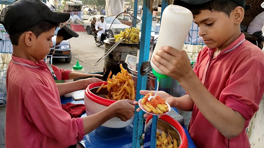 8 Years Old Kid Making French Fries | Hardworking Afghani Kid | Famous French Fries on Food Street