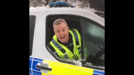 UK Police Officer Finds Unusual Way to Clear Ice From Car Window
