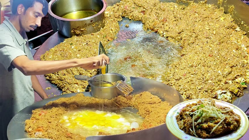 Amazing Scrambled Egg Making in Karachi | Egg Anda Bhurji | Kabab Katakat Pakistani Street food