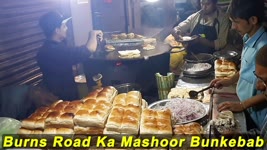 70 Years old Bun kabab Shop at Burns Road | Burns Road ka Masoor Bun Kabab | Street food Karachi