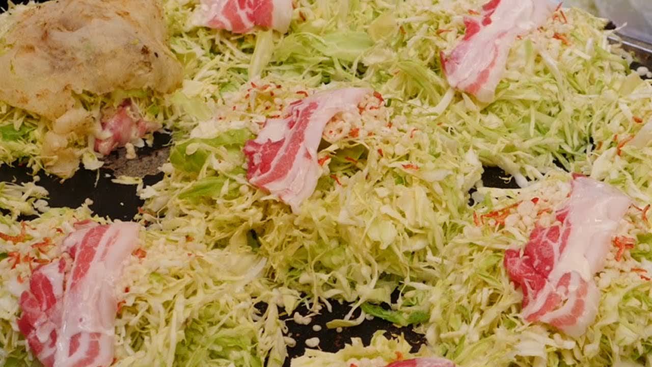 일본 길거리 오코노미야끼 / 일본 길거리 음식 / Okonomiyaki - Seafood Pancake / Japanese Street Food