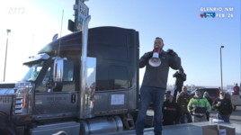 'It's a Violation of Human Rights': Trucker Gives a Speech to US Convoy in New Mexico