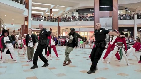 TALAT: OFFICERS JOIN HOLIDAY FLASH MOB
