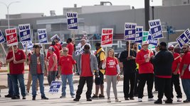 LIVE: UAW Strike Expands in Detroit