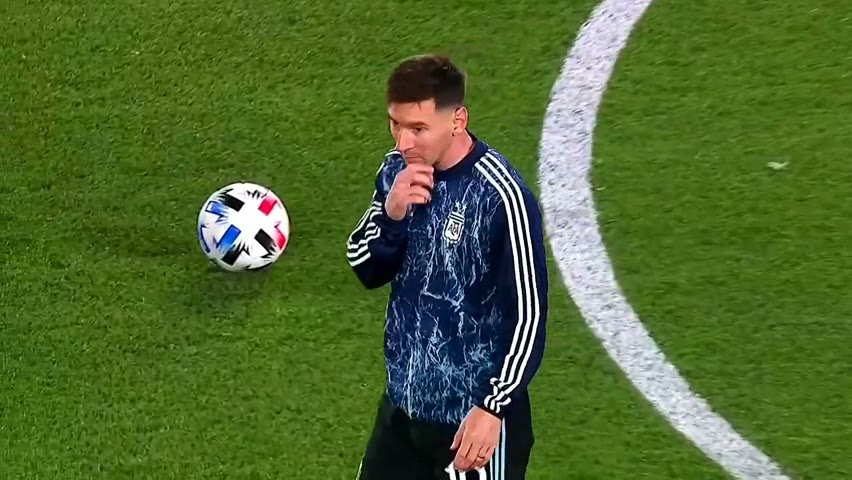 Messi Shows Di Maria His Boss Level