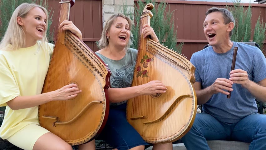 Mother, Father and Daughter Singing Beautiful Ukrainian Song!