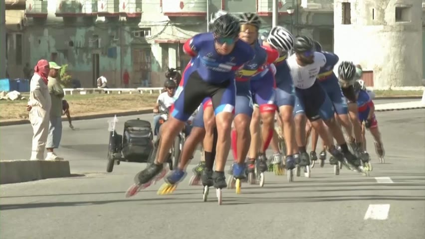 Сотни спидскейтеров пробежали марафон на Кубе