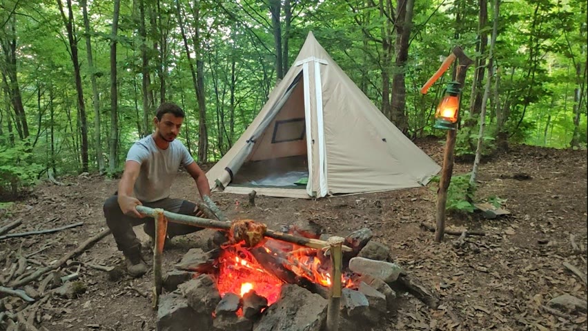 OFF GRID LIVING - SOLO Bushcraft Camp,  Cooking - Survival Alone In Forest
