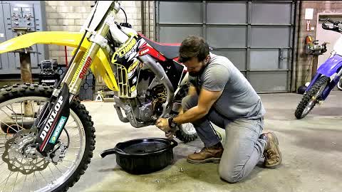 How to change oil on 4 stroke dirt bike, Suzuki RMZ 450 - Part 1