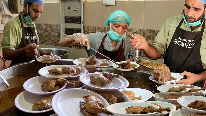 FAMOUS LAHORI MURGH CHOLAY | Desi Lahori Chikar Cholay | Murgh Channay Street Food Karachi Pakistan