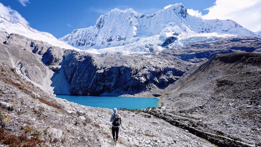 Solo Hiking Laguna 69 in Peru
