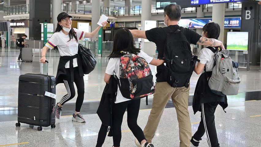 Hong Kong supprime la quarantaine pour les voyageurs