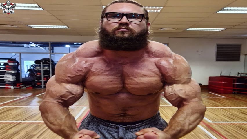 The Powerlifting FREAK You Probably Haven't Heard About -  Nicolaas du Preez
