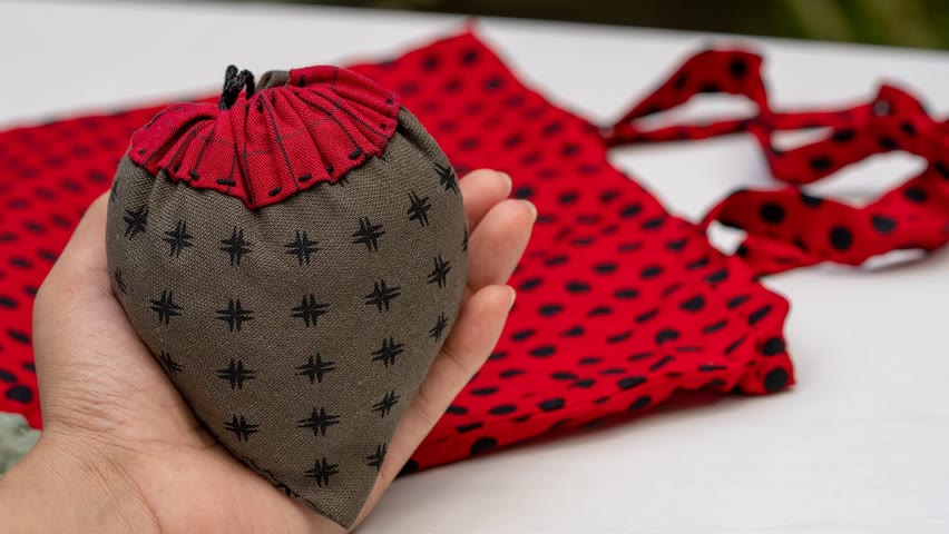 Hand Stitched Foldable Strawberry Bag - DIY Stuff at Home