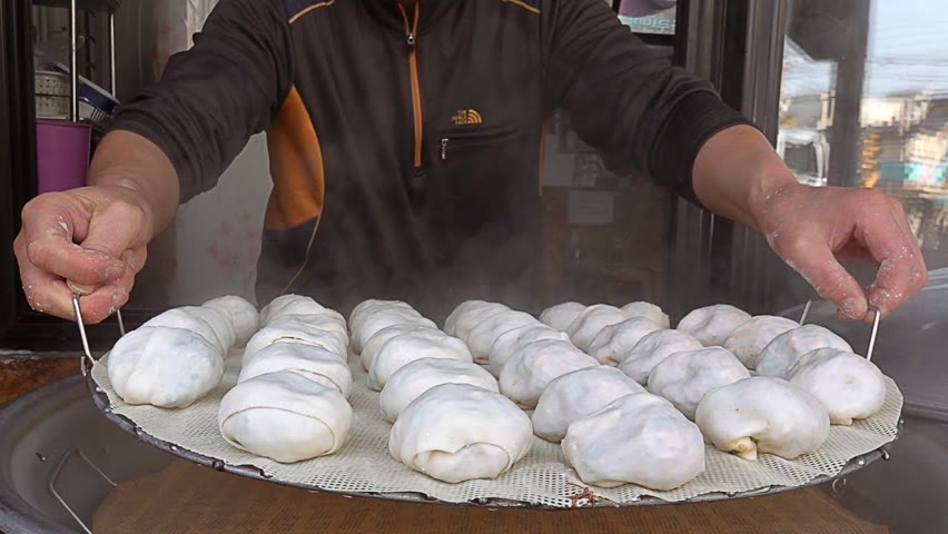 살다살다 이런 만두는 처음봅니다! 엄청난 내공의 달인이 만드는 대충만두 Roughly made Dumplings - Korean street food