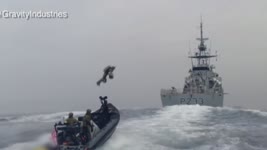 超科幻! 英海軍測試「鋼鐵俠」飛行服 - 飛行衣 - 新唐人亞太電視台