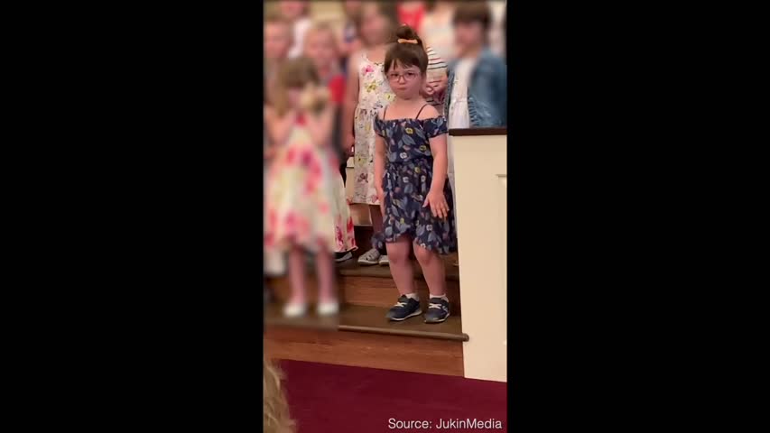 Little Girl Does a Hilarious Dance During Graduation Ceremony Performance 