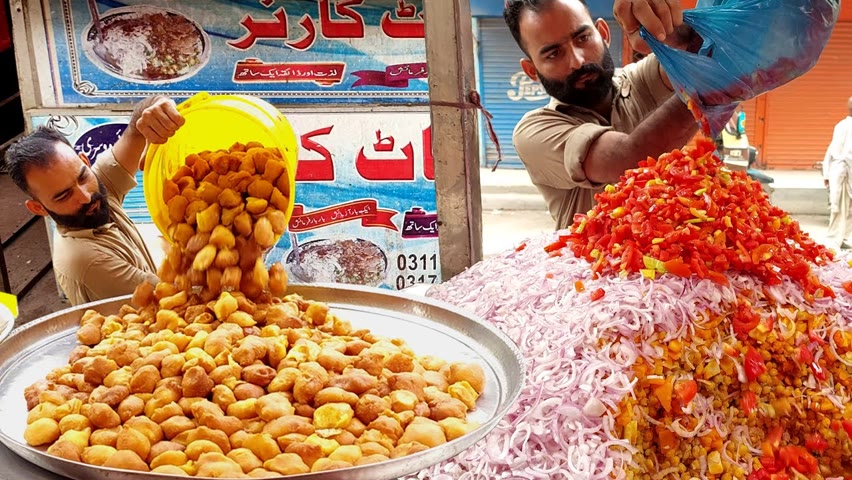 Organic Bhalla Papdi Chaat | Man Has Extremely Decorated His Shop | Pakistan Street Food