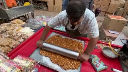 Roadside Jaggery Candy Making | Traditional Gur Peanut Chikki | Karachi Street Food - PEANUT PAPDI