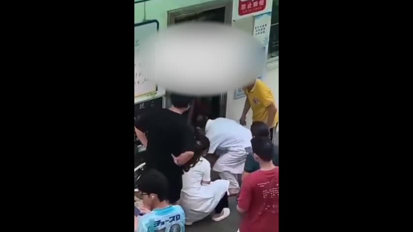 9月22日，廣東省某大學一名學生在軍訓期間突然死亡，上午該學生感到身體不適想要休息但遭到教官拒絕。