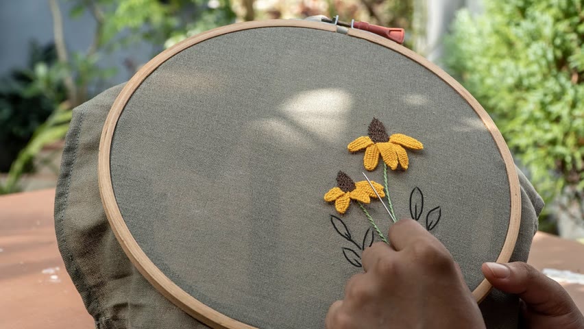 How to embroider the picot flower stitch - Relaxing Embroidery
