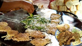Fried Chilli Bun Kabab | Mirchi Wala Burger | Mini Bun Kabeb Street Food karachi Pakistan