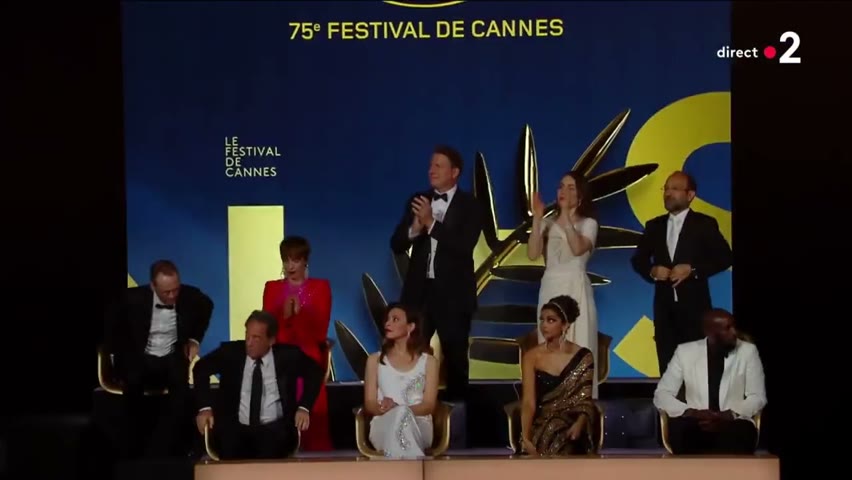澤連斯基在法國康城影展（Cannes Film Festival）開幕發表講話，全場站立鼓掌