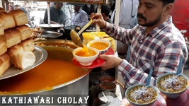 kathiawari cholay | Papdi Chaat in Rs.50 | Famous chana chaat street food of karachi Pakistan