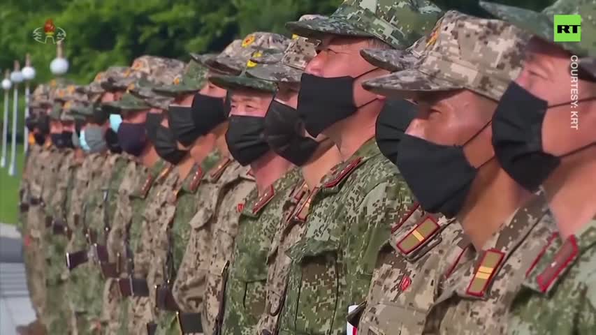 North Korea mobilizes anti-COVID army in dramatic parade - fake pandemic in a fake country! Coreia do Norte e seu !"exército" anti-virus chinês... genocidio a vista!