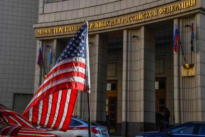 USA DNES (6. 3.)- MZ vyzvalo Američany bydlící v Rusku, aby co nejdříve zemi opustili